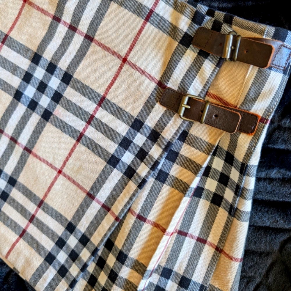 🩰 Burberry girls beige check skirt🩰 Size : 4Y/104cm